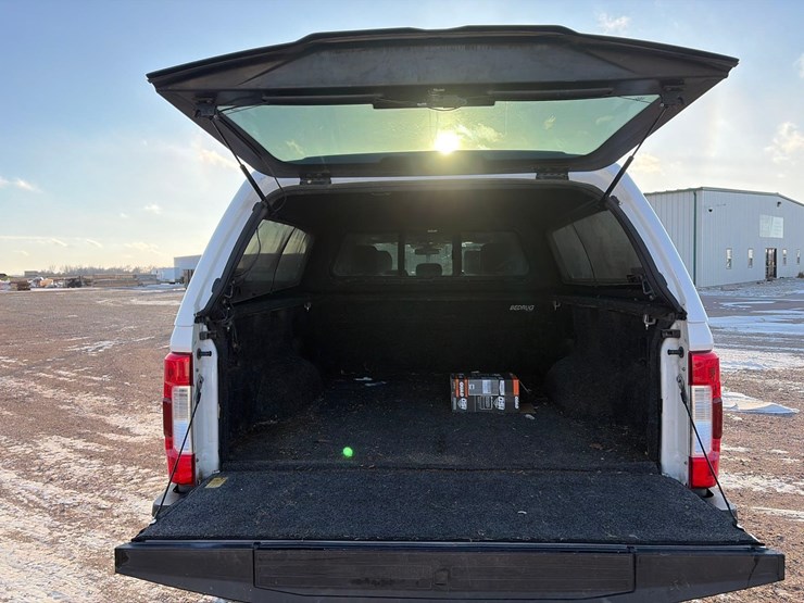 2017-ford-f250-lariat-image-9