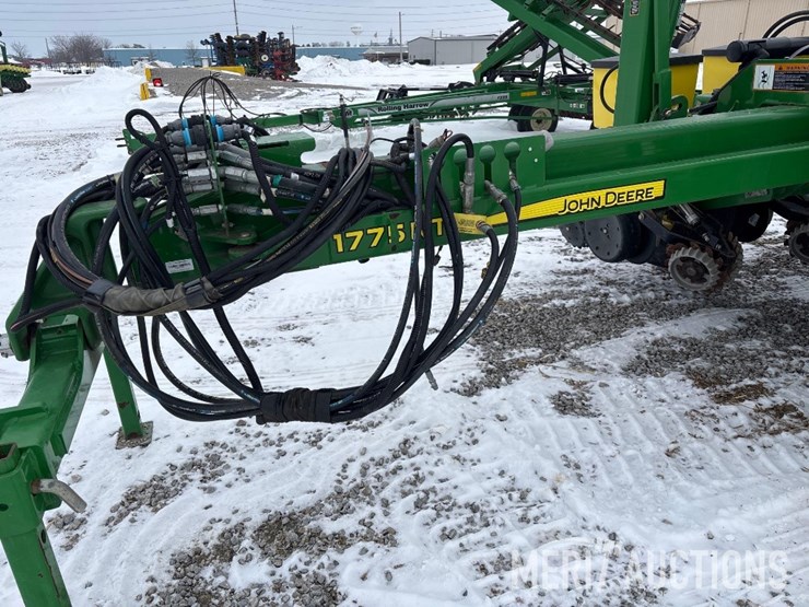 2015-john-deere-1775nt-image-11