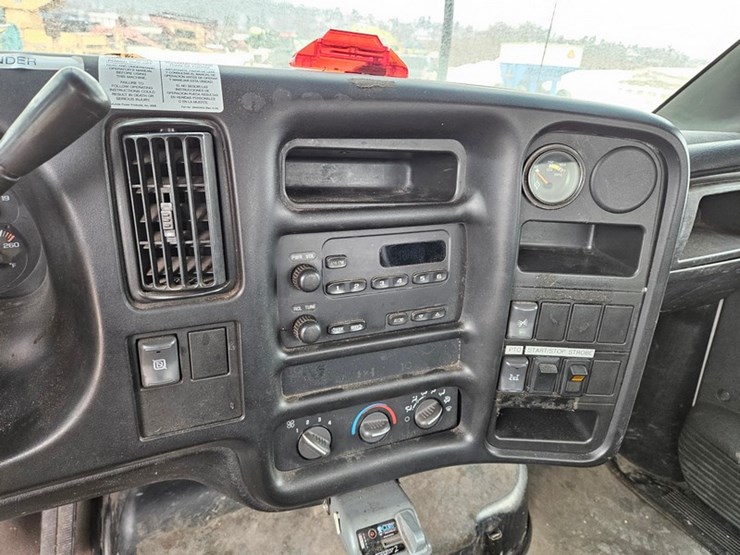 #309-•-2003-gmc-c5500-aerial-truck-image-40