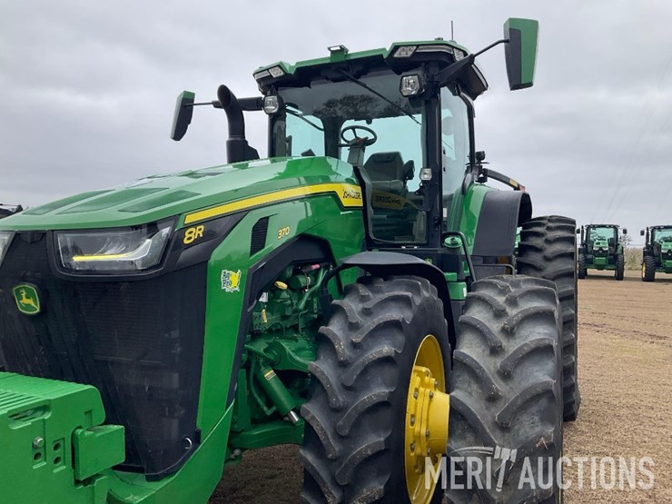 2023-john-deere-8r-370-image-9