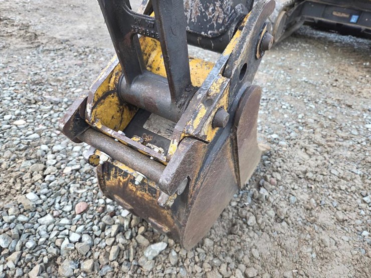 2020-deere-26g-image-13