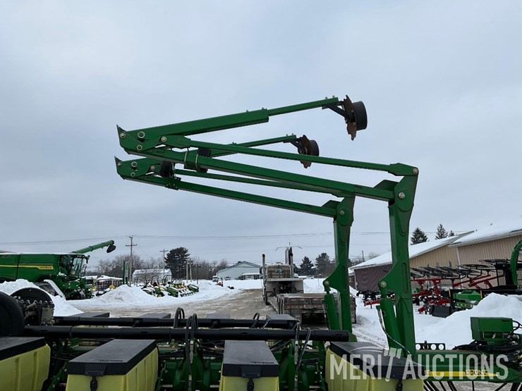 2013-john-deere-1770nt-image-29