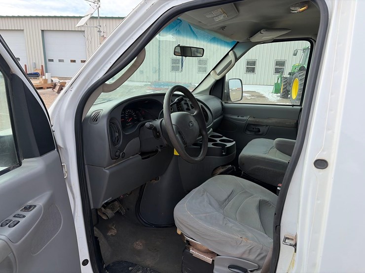 2007-ford-econoline-van-image-11
