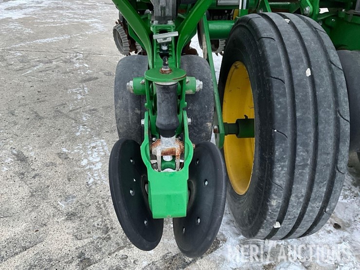 2021-john-deere-1775nt-image-11