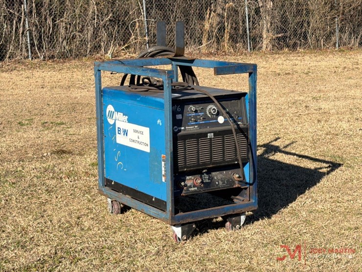miller-dimension-652-electric-welder-image-1