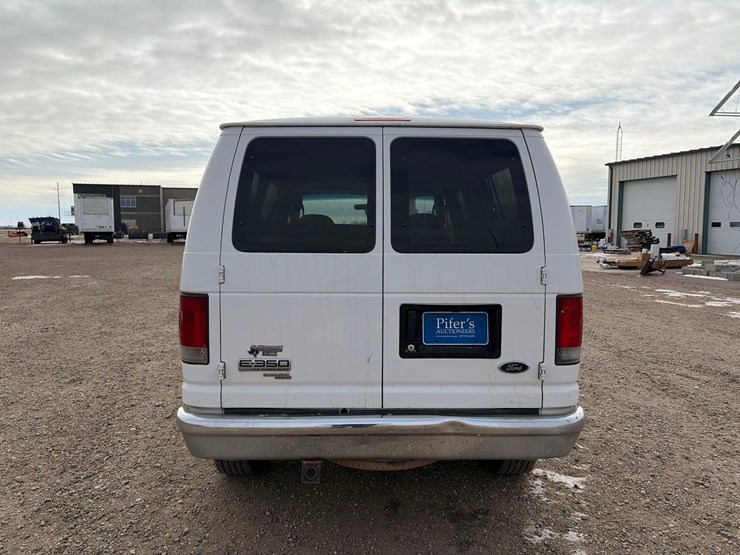 2007-ford-econoline-van-image-6