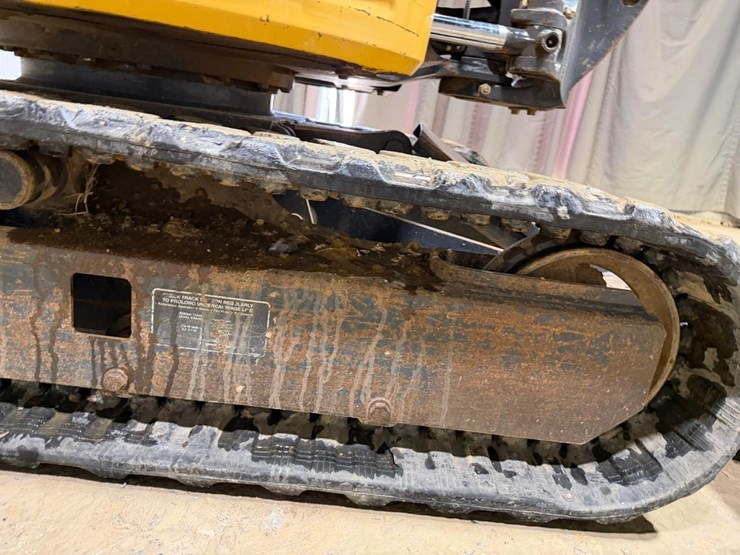 2016-deere-26g-image-17