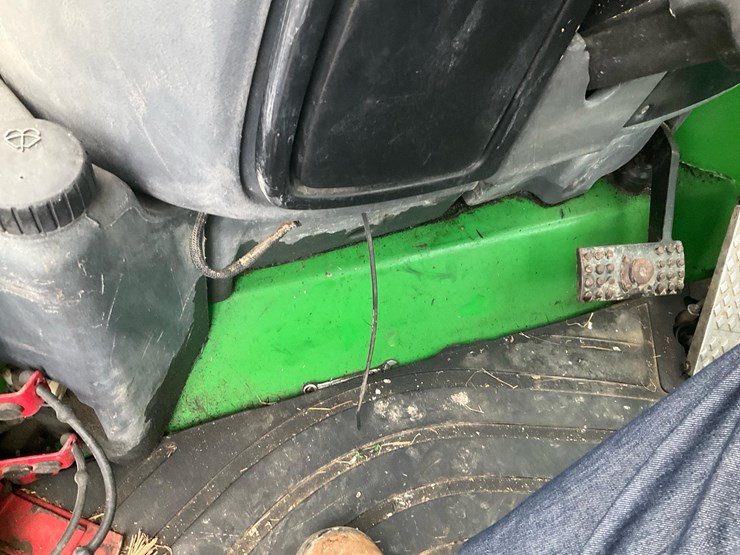 2010-deere-648h-image-14