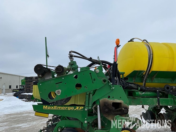 2013-john-deere-1770nt-image-24