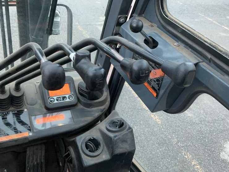 2018-toyota-8fdu25-image-12