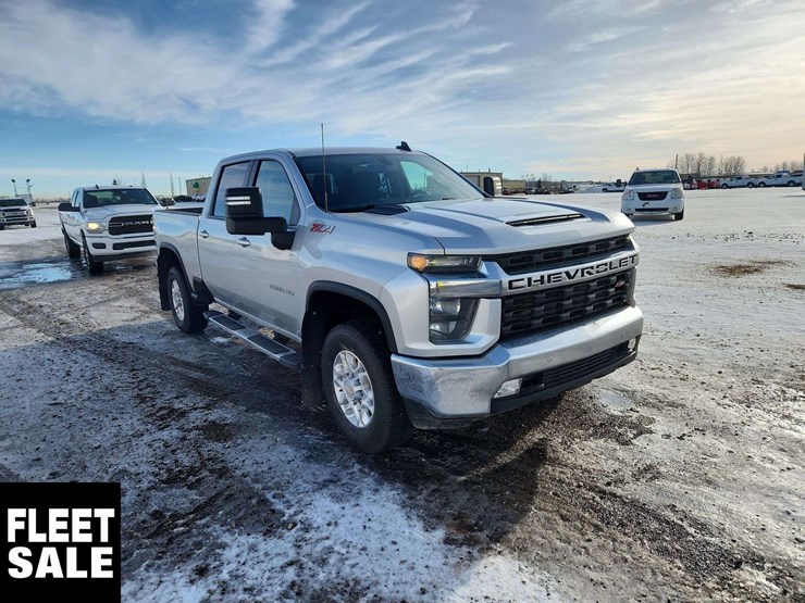 2022-chevrolet-silverado-2500hd-image-2