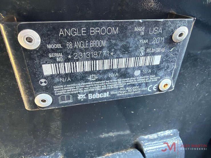2011-bobcat-68"-angle-broom-/-sweeper-skid-steer-attachment-image-6