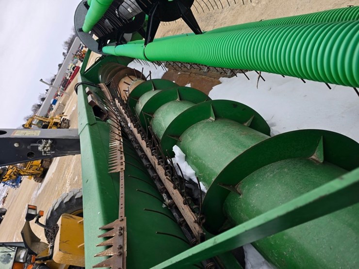 john-deere-220-image-12