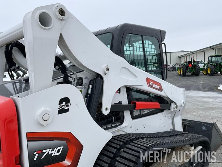 2024-bobcat-t740-image-21