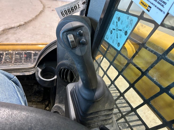 2023-caterpillar-259d3-image-25