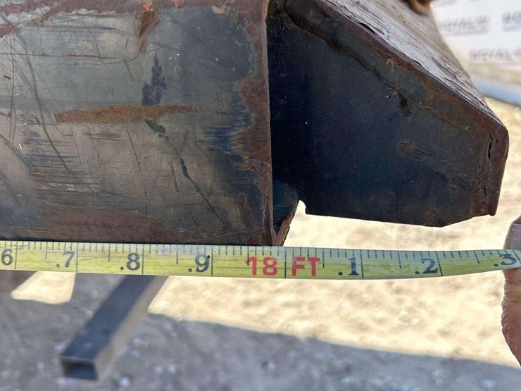 2010-freightliner-m2-106-image-36