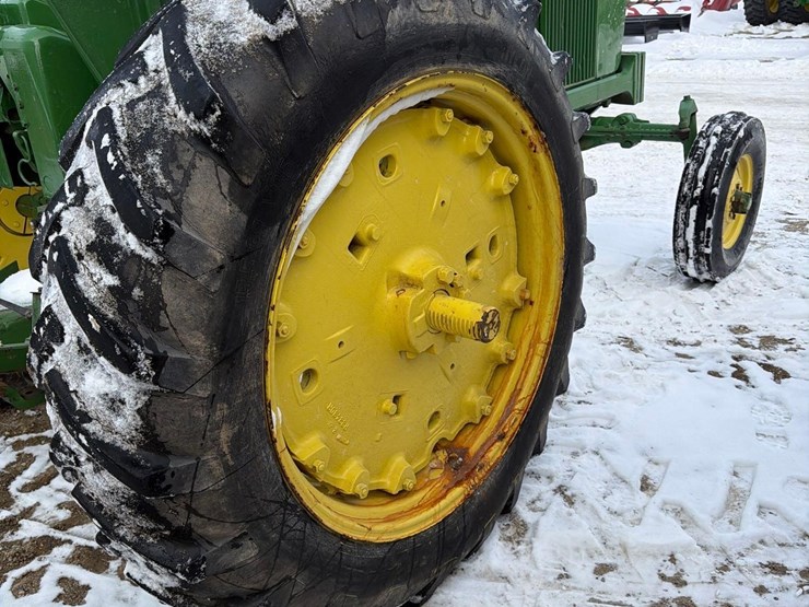 john-deere-3020-image-12