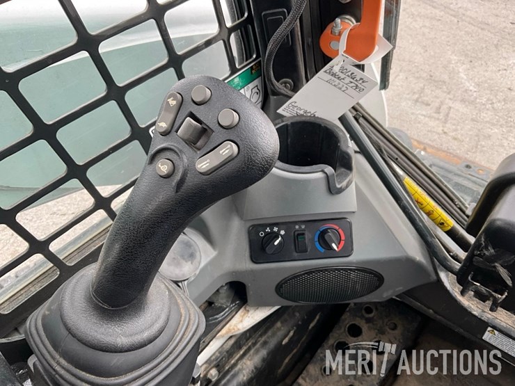 2024-bobcat-t740-image-27