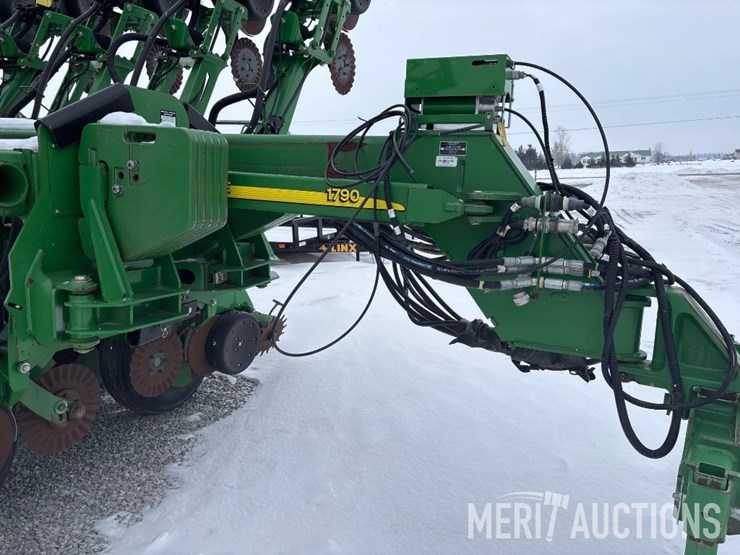 2013-john-deere-1790-image-10