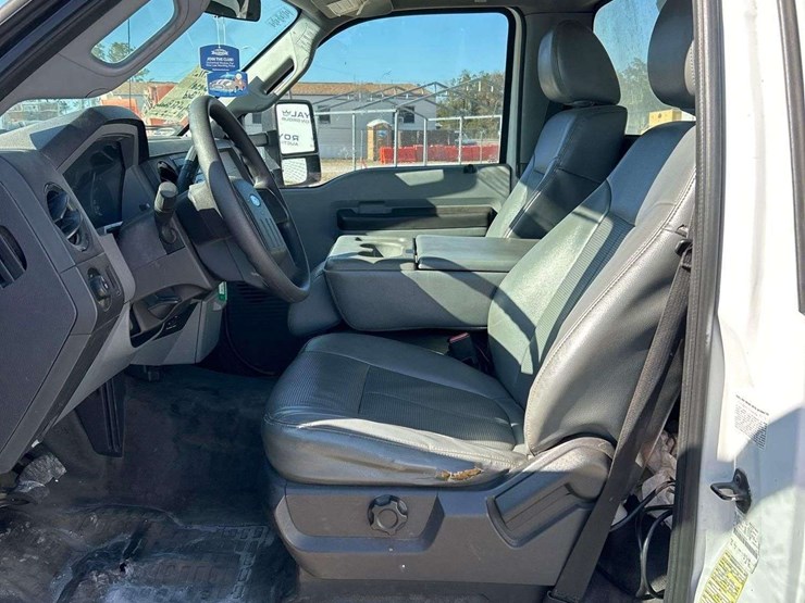 2014-ford-f550-image-12