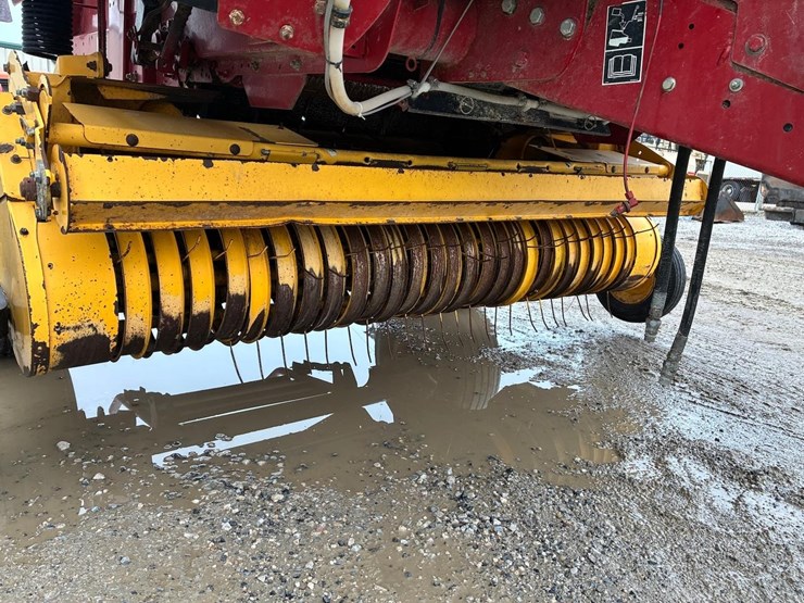 new-holland-br7060-image-11