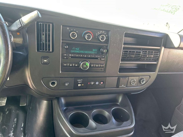 2017-chevrolet-express-3500-image-14