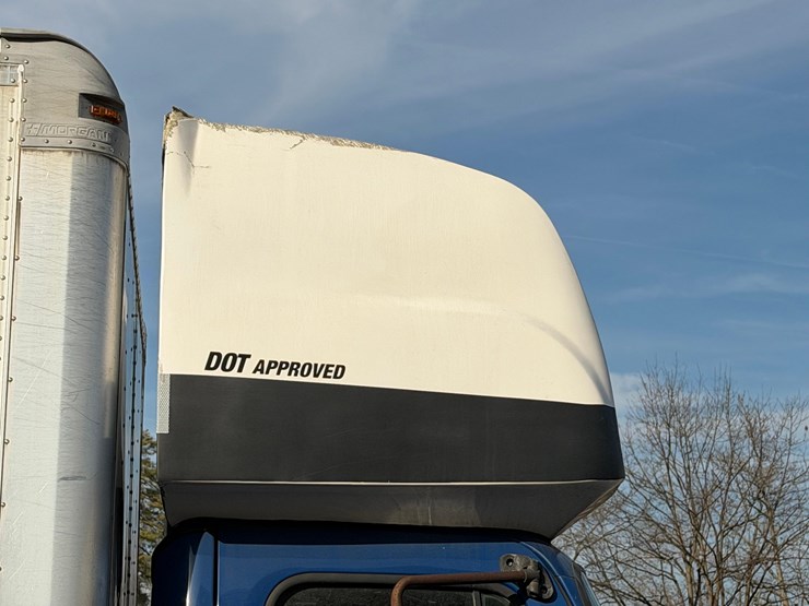 2014-freightliner-m2-106-image-3