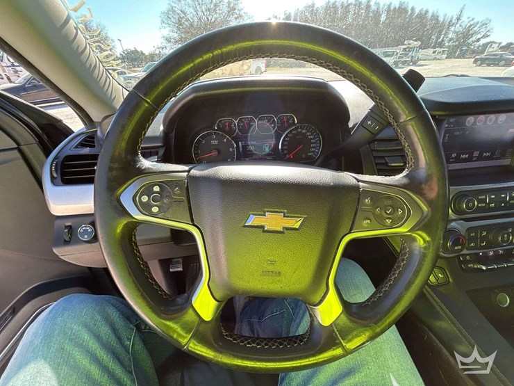 2017-chevrolet-suburban-image-15