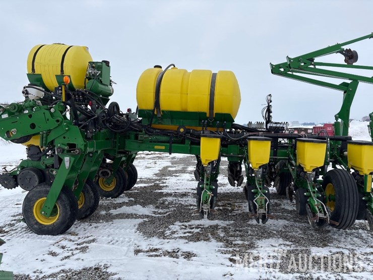 2015-john-deere-1775nt-image-6
