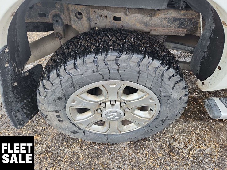 2014-ram-2500-laramie-image-12