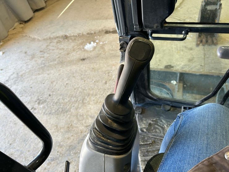 2019-deere-35g-image-25