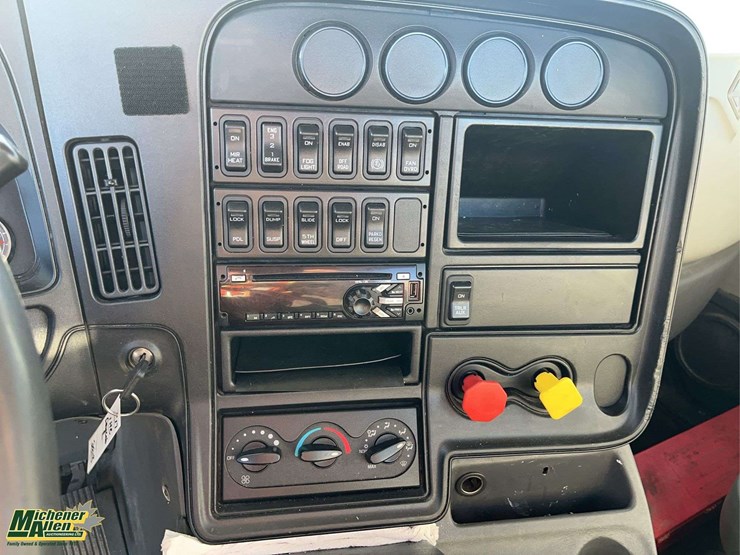 2017-international-prostar-image-16