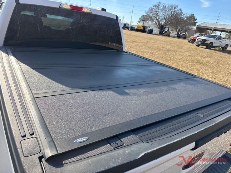 2021-ford-f150-xlt-image-13