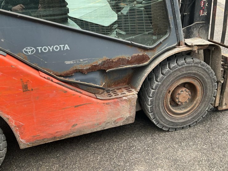 2018-toyota-8fdu25-image-38