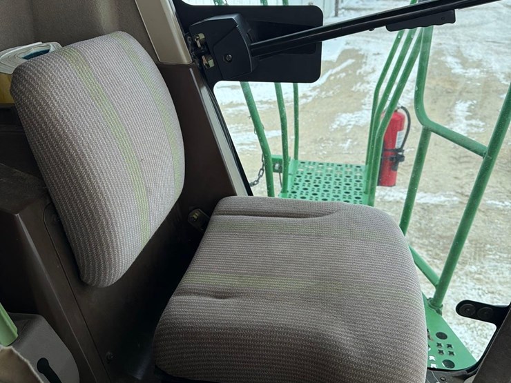 2004-john-deere-9860-sts-image-10