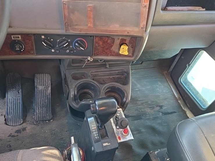 2007-kenworth-t300-image-12