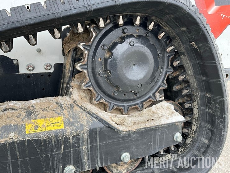 2024-bobcat-t740-image-16