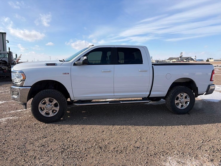 2021-ram-2500-big-horn-image-5