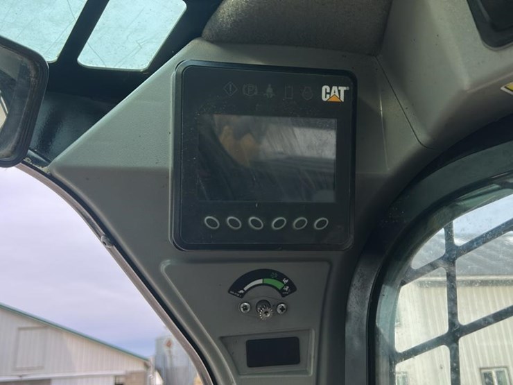 2019-caterpillar-249d-image-46