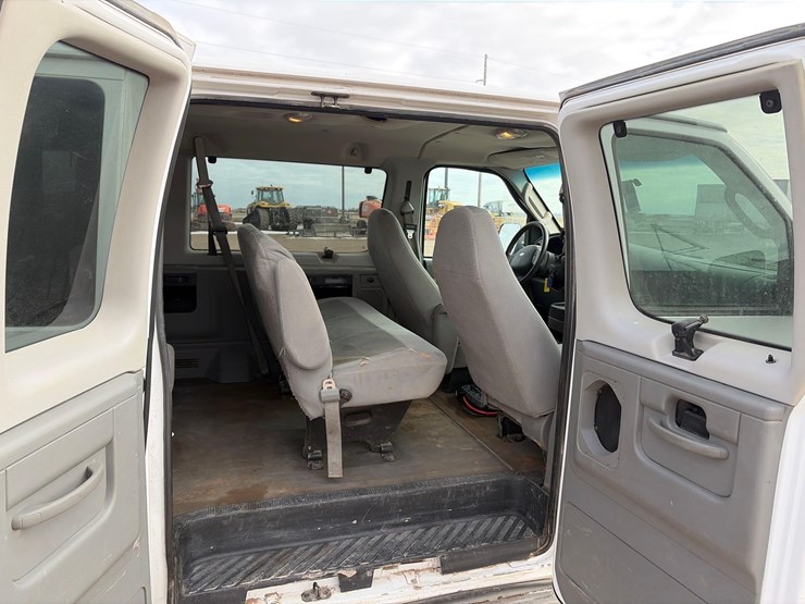 2007-ford-econoline-van-image-13