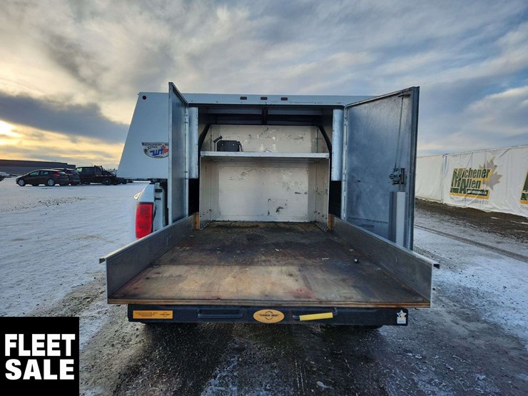 2018-dodge-3500-image-27