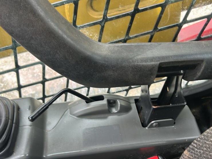 2019-caterpillar-249d-image-52