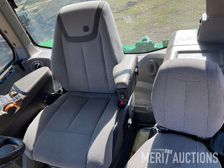 2023-john-deere-8r-370-image-42