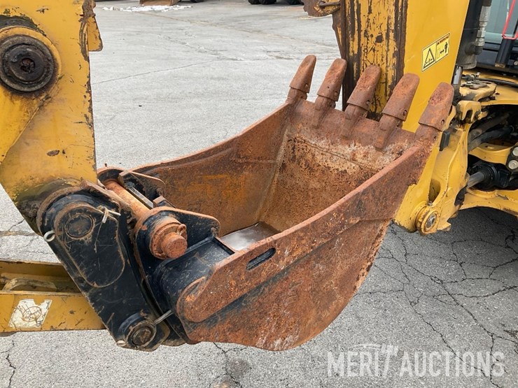 2017-caterpillar-420f2-image-33