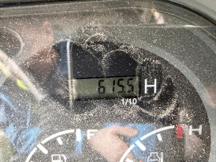 2016-mahindra-2565-image-28