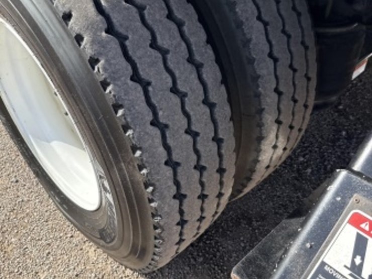 2012-international-7400-image-11