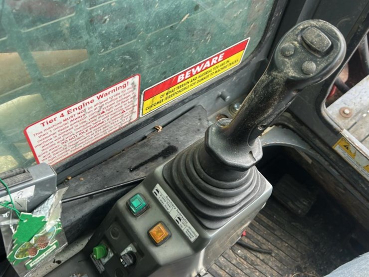 2017-takeuchi-tl8-image-43