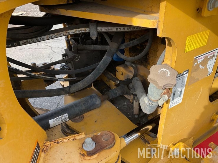 2018-deere-544k-image-39