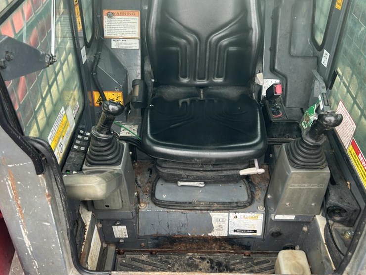 2017-takeuchi-tl8-image-42