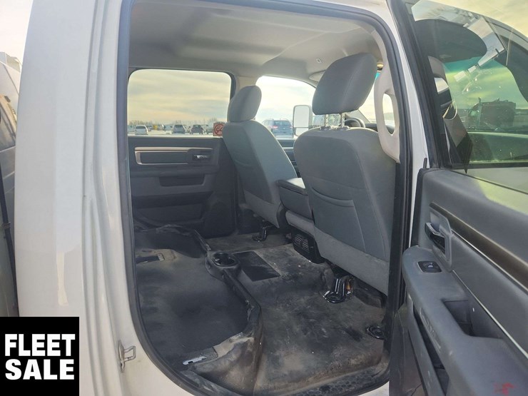 2018-ram-5500-slt-image-34